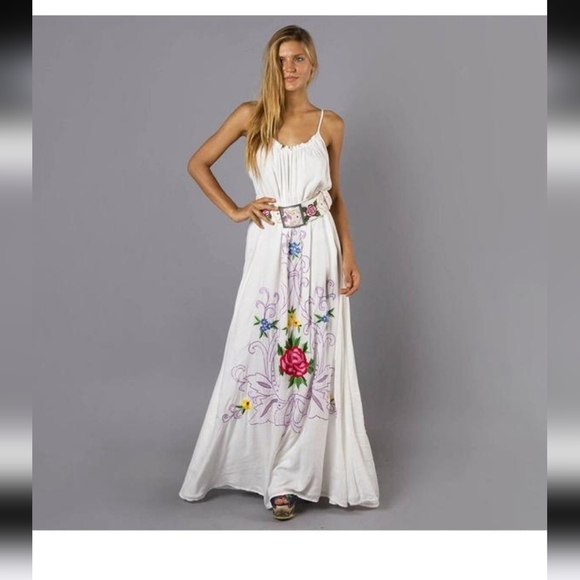 Elegant White Floral Maxi Dress - Picture 3 of 16
